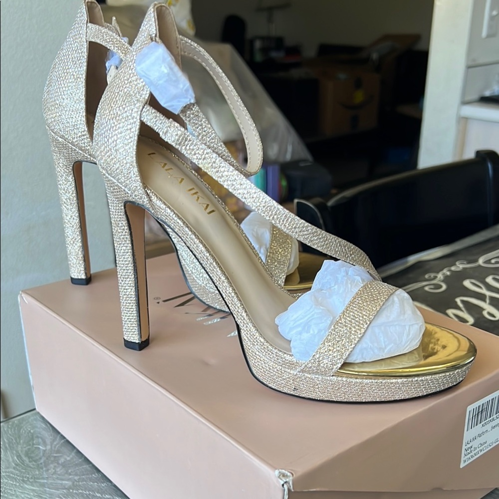 Elegant gold High Heels